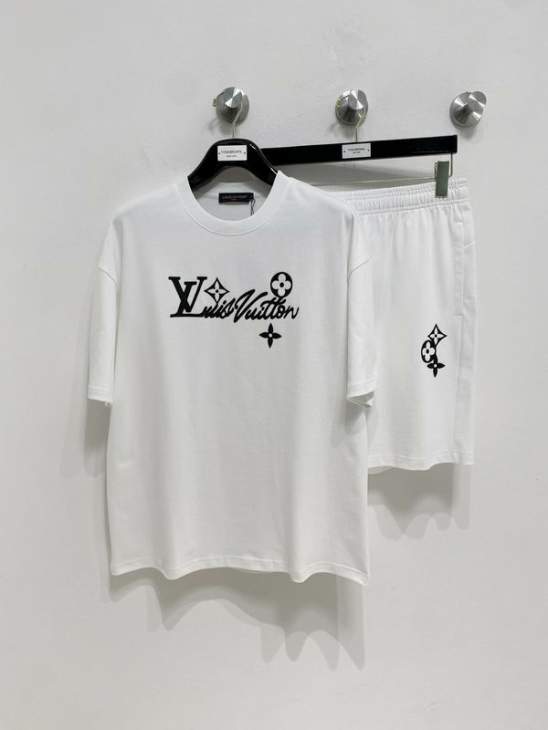 Picture of LV Shirt Pant Suits _SKULVM-2XLxetr0522703